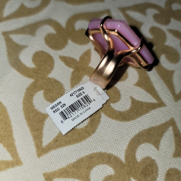 Kendra Scott Megan Pink Mother of Pearl Ring Size 6 - Picture 10 of 15